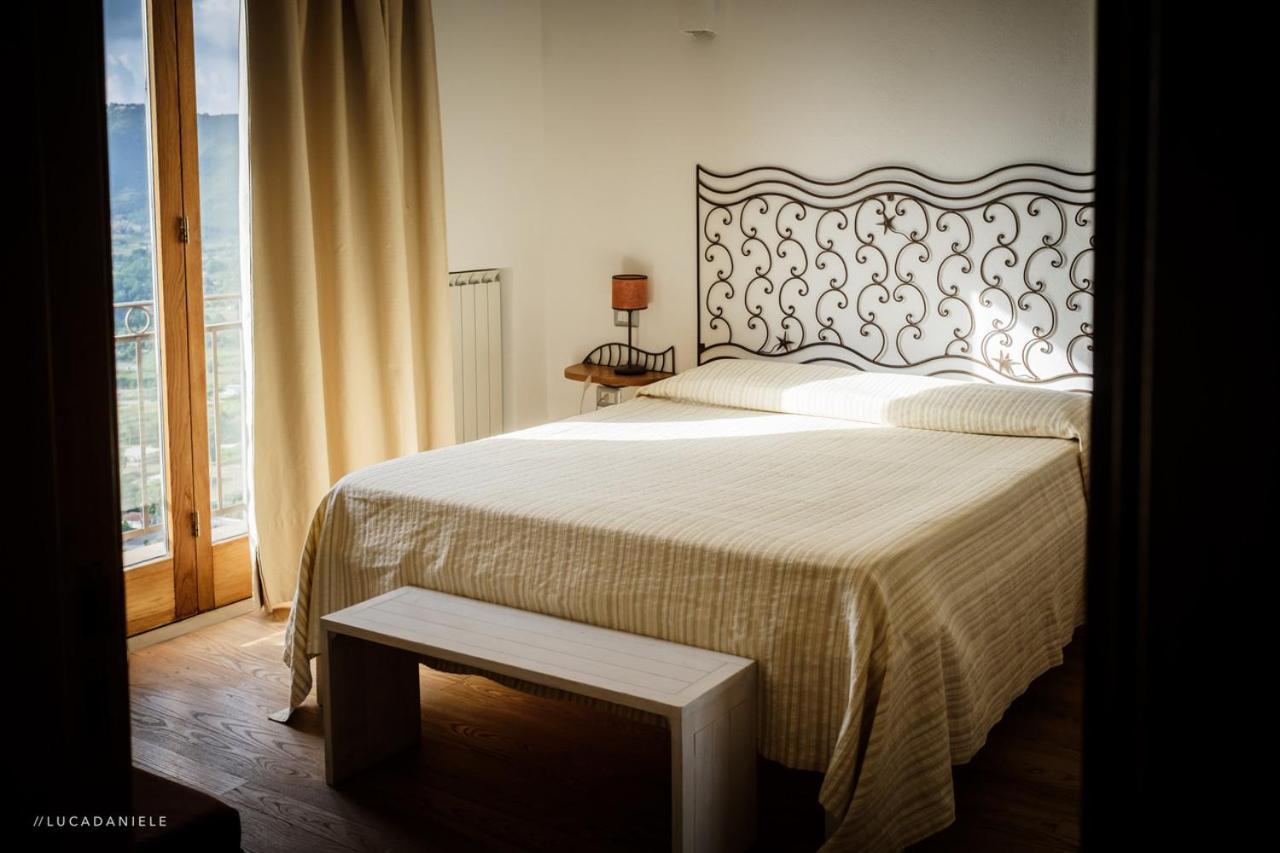 Sulle Onde Della Collina Villa Монтекориче Екстериор снимка